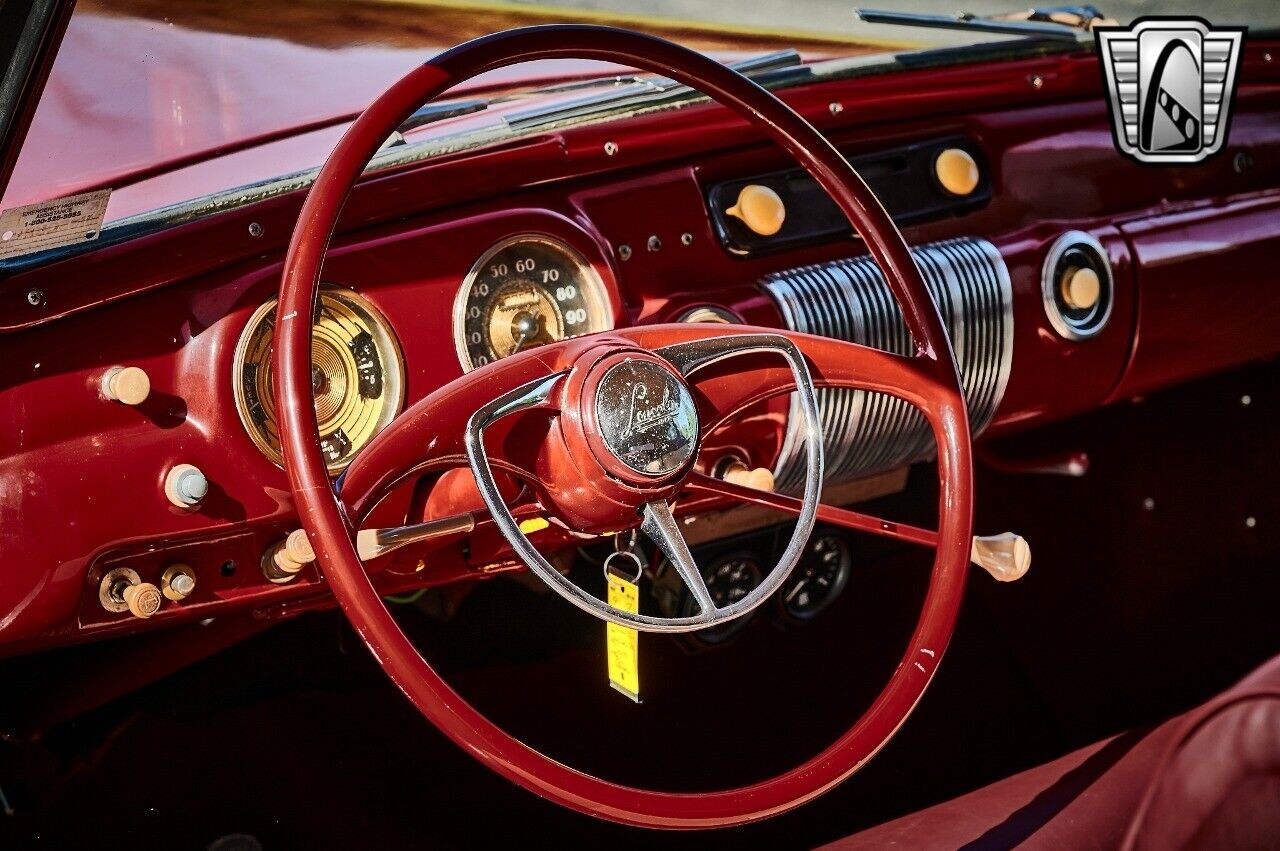 Lincoln-Continental-1941-11