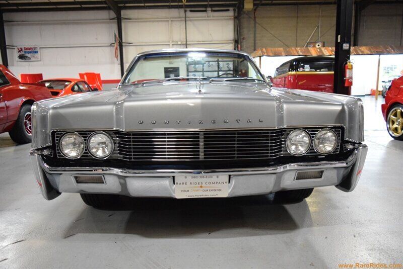 Lincoln-Continental-1966-11