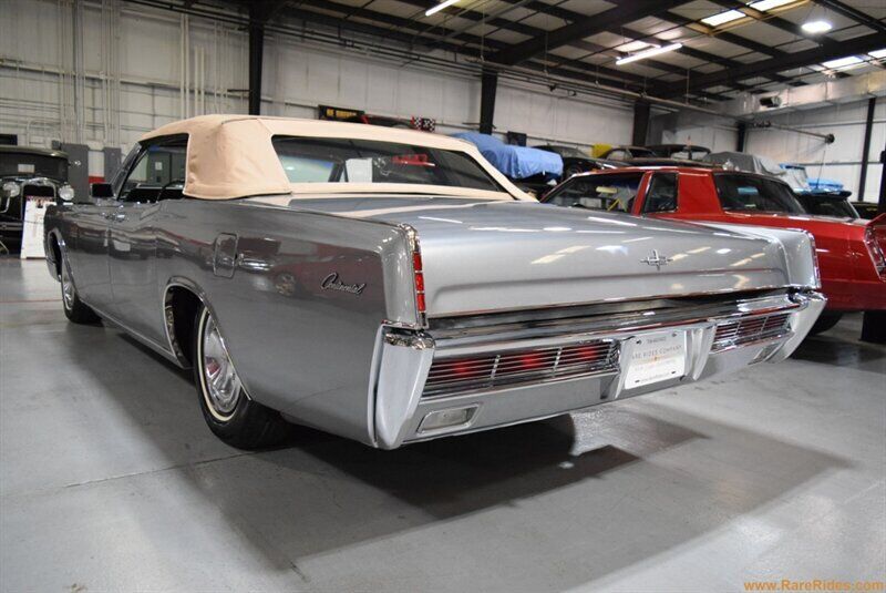 Lincoln-Continental-1966-2