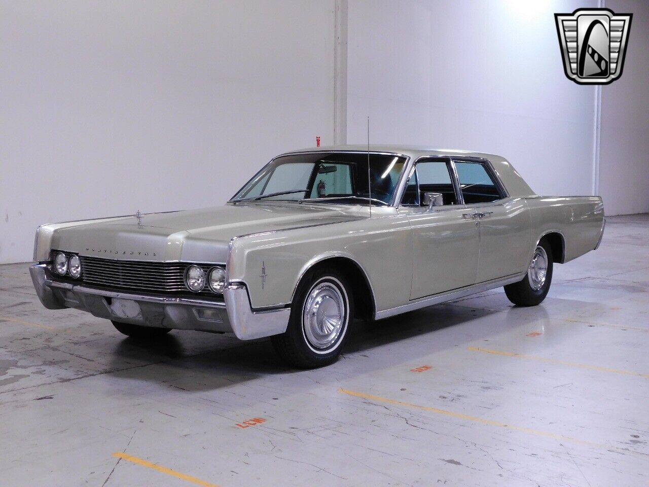 Lincoln-Continental-1966-2