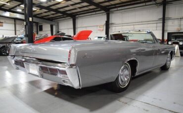 Lincoln-Continental-1966-3