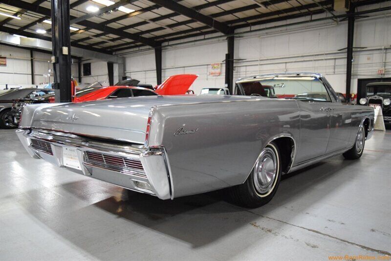 Lincoln-Continental-1966-3