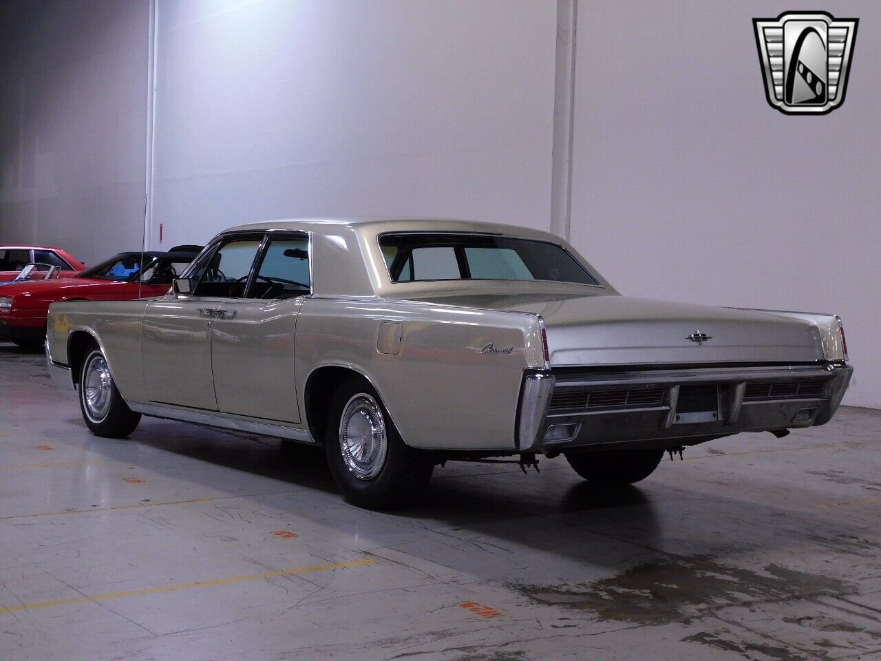 Lincoln-Continental-1966-3