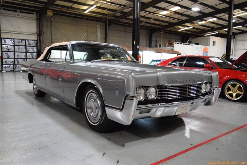 Lincoln-Continental-1966-9