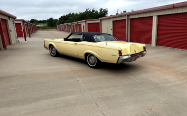 Lincoln-Continental-1971-17