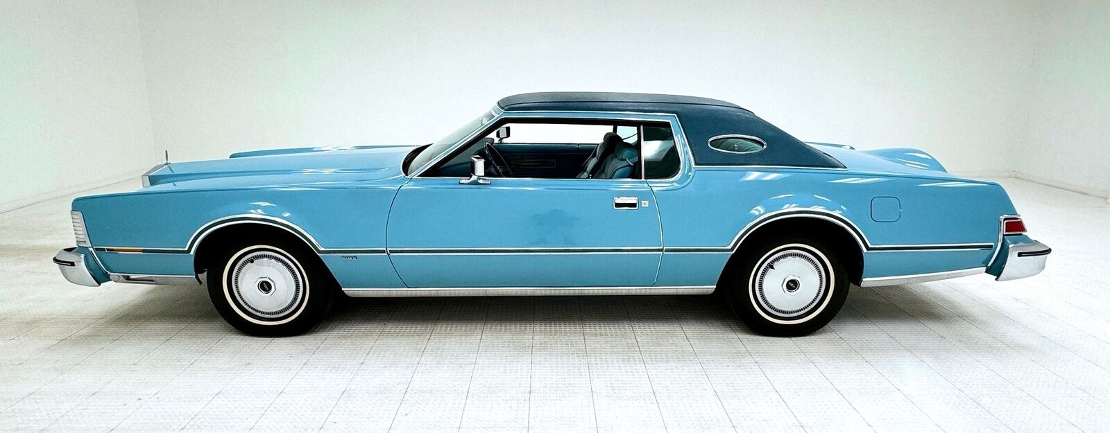 Lincoln-Continental-1975-1