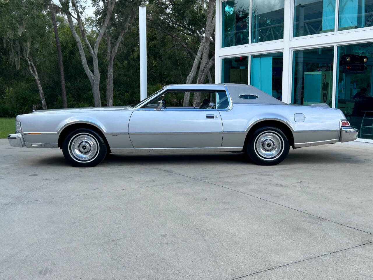 Lincoln-Continental-1975-10