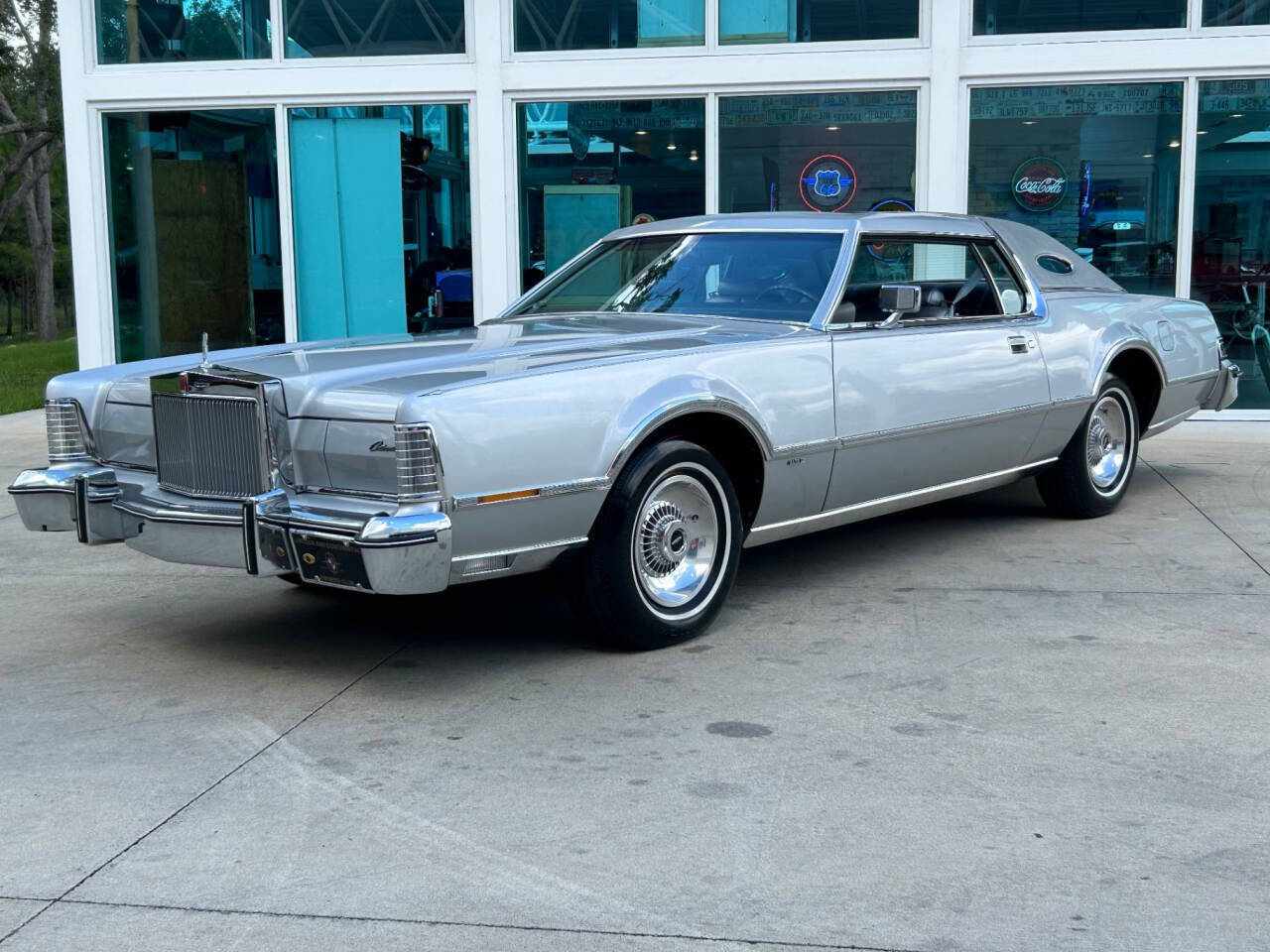 Lincoln-Continental-1975-11