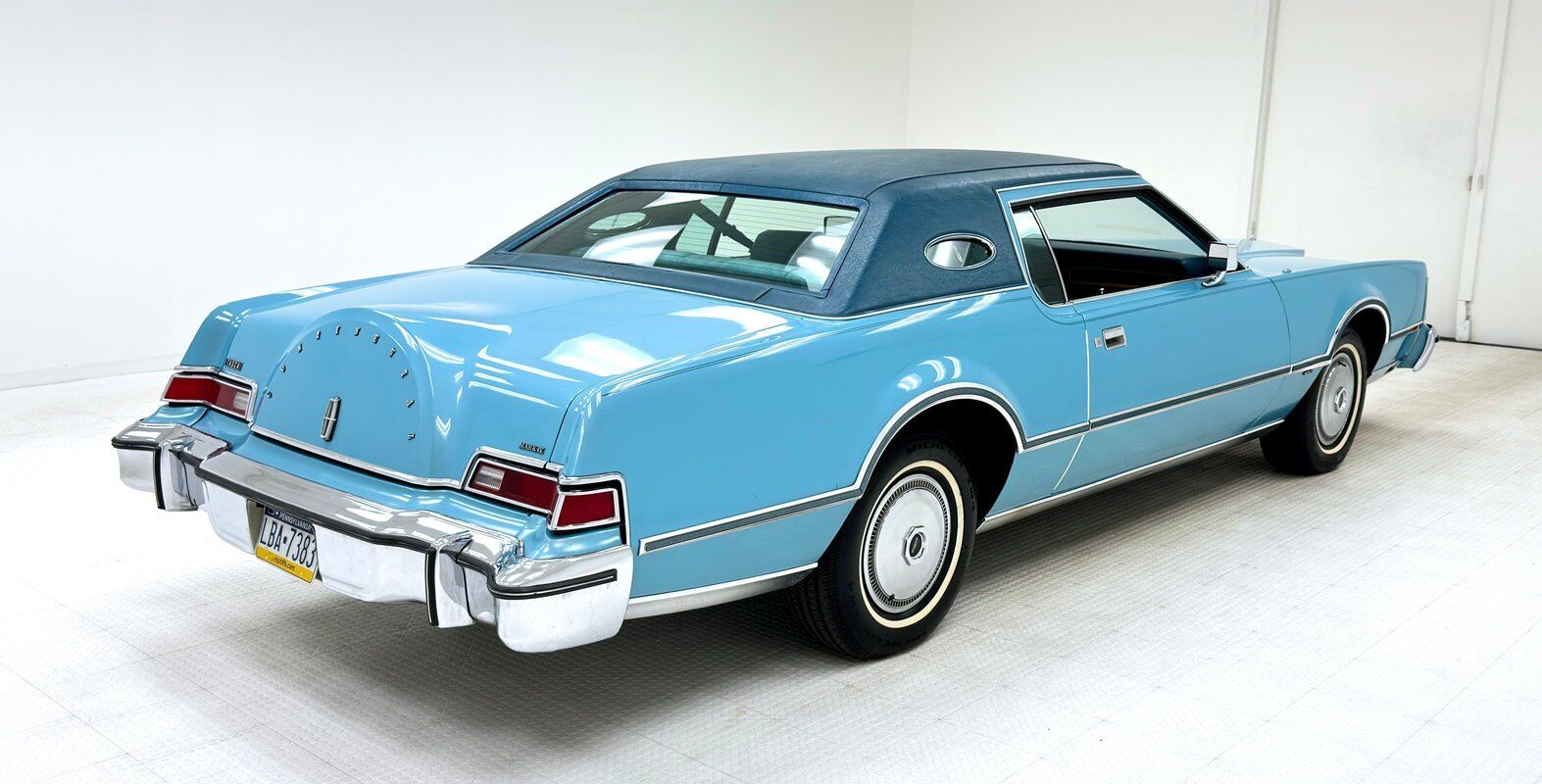 Lincoln-Continental-1975-4