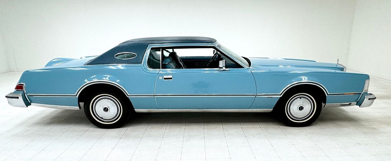 Lincoln-Continental-1975-5