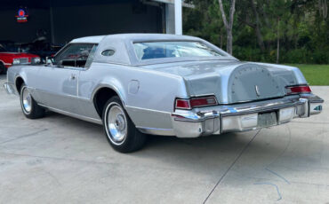 Lincoln-Continental-1975-9