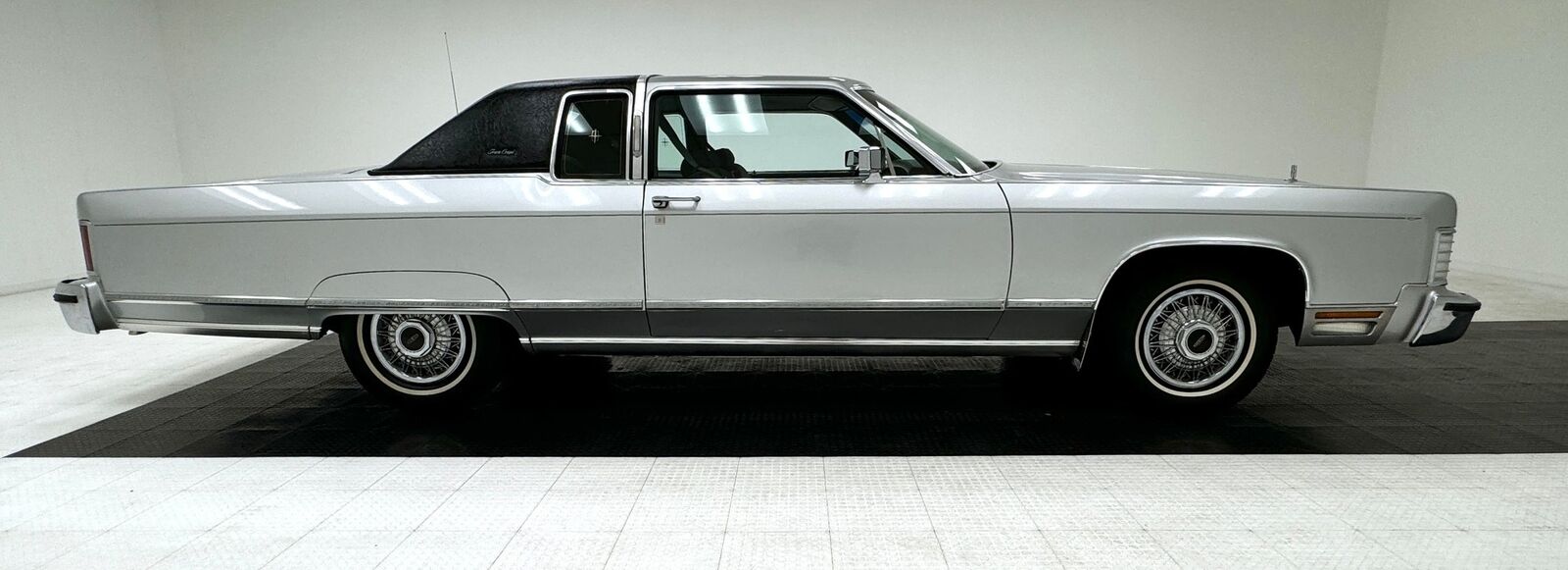 Lincoln-Continental-1976-5