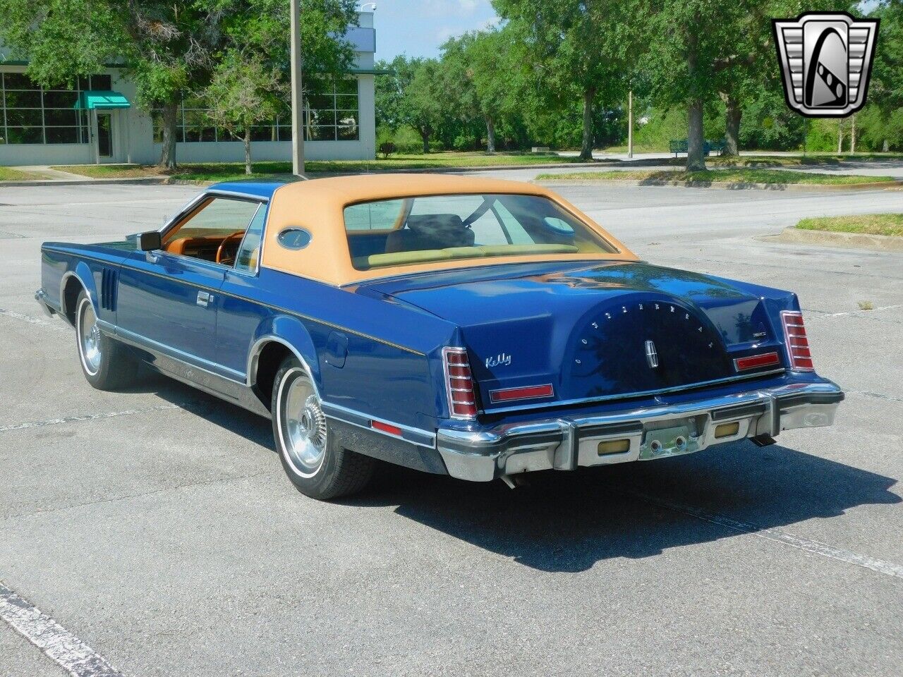 Lincoln-Continental-1977-3