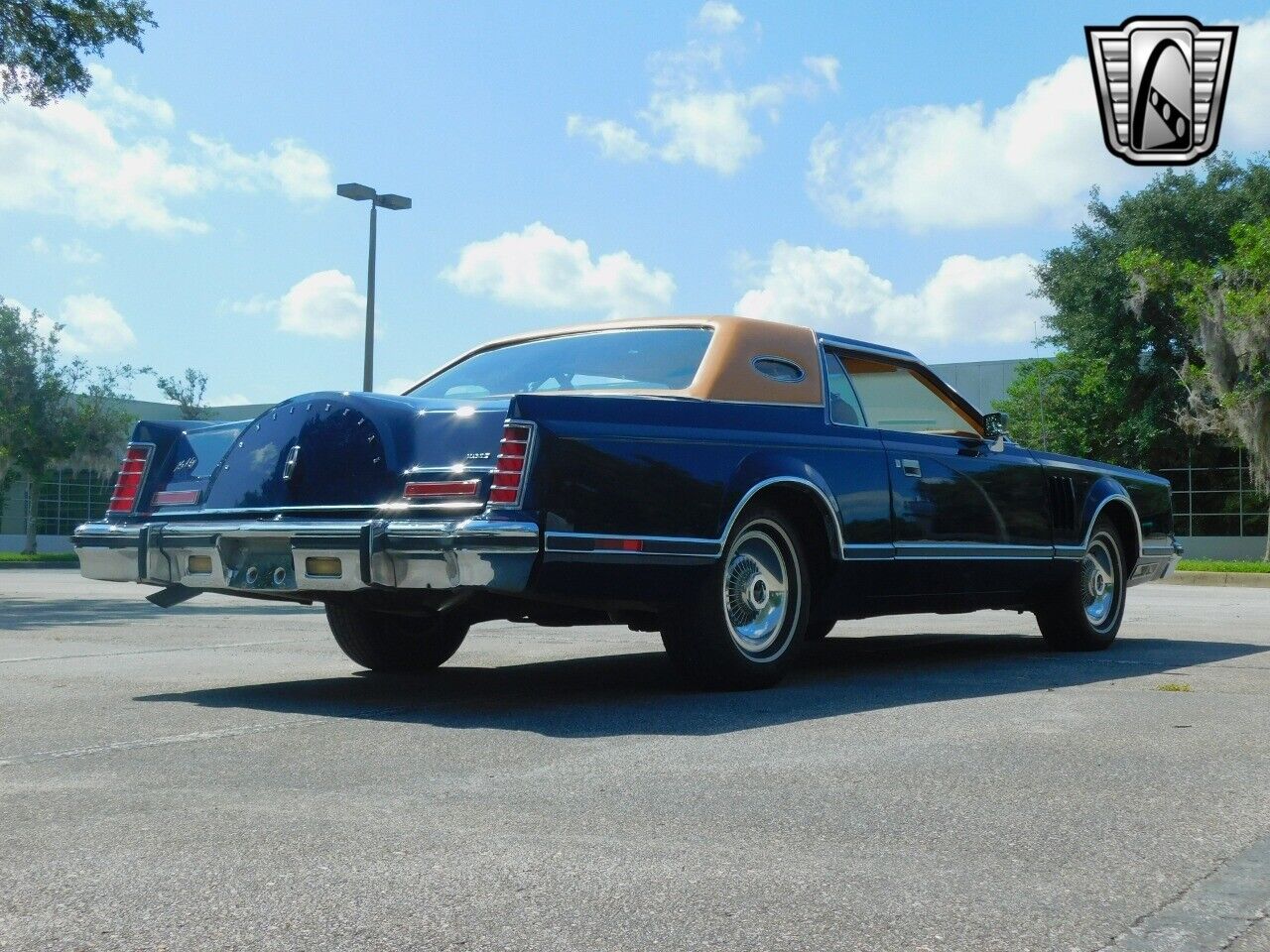 Lincoln-Continental-1977-4