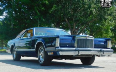 Lincoln-Continental-1977-5