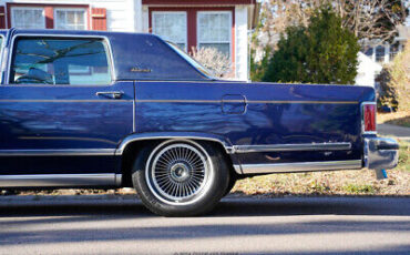 Lincoln-Continental-Berline-1979-4