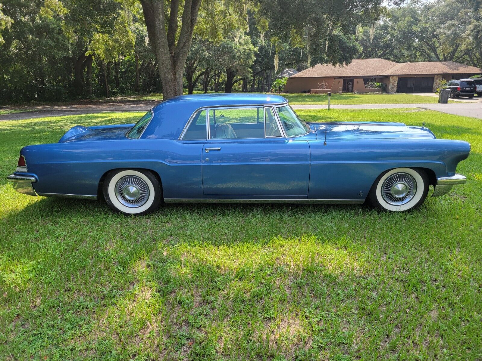 Lincoln-Continental-Coupe-1957-3