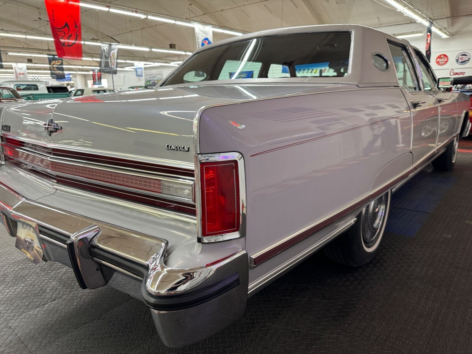 Lincoln-Town-Car-1977-31