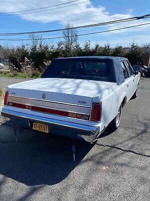 Lincoln-Town-Car-1989-2