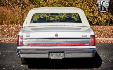 Lincoln-Town-Car-1989-5