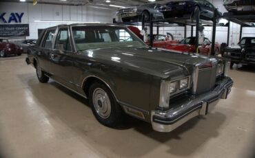 Lincoln-Town-Car-Berline-1984-7