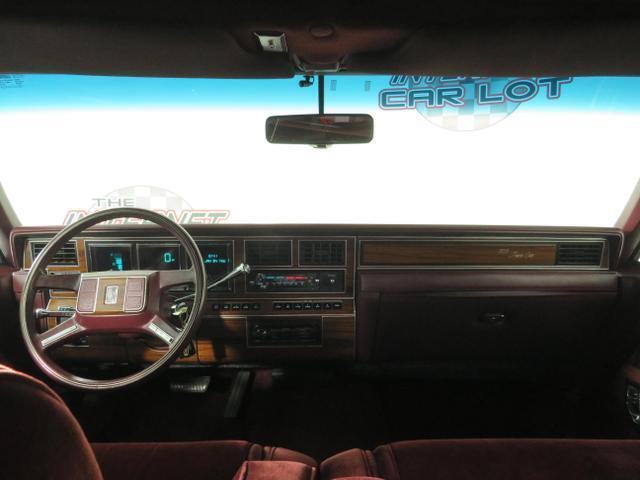 Lincoln-Town-Car-Berline-1988-10