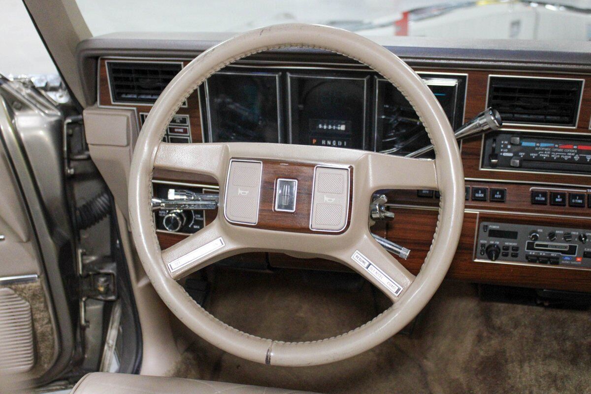 Lincoln-Town-Car-Berline-1988-8