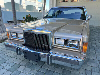 Lincoln-Town-Car-Berline-1989-12