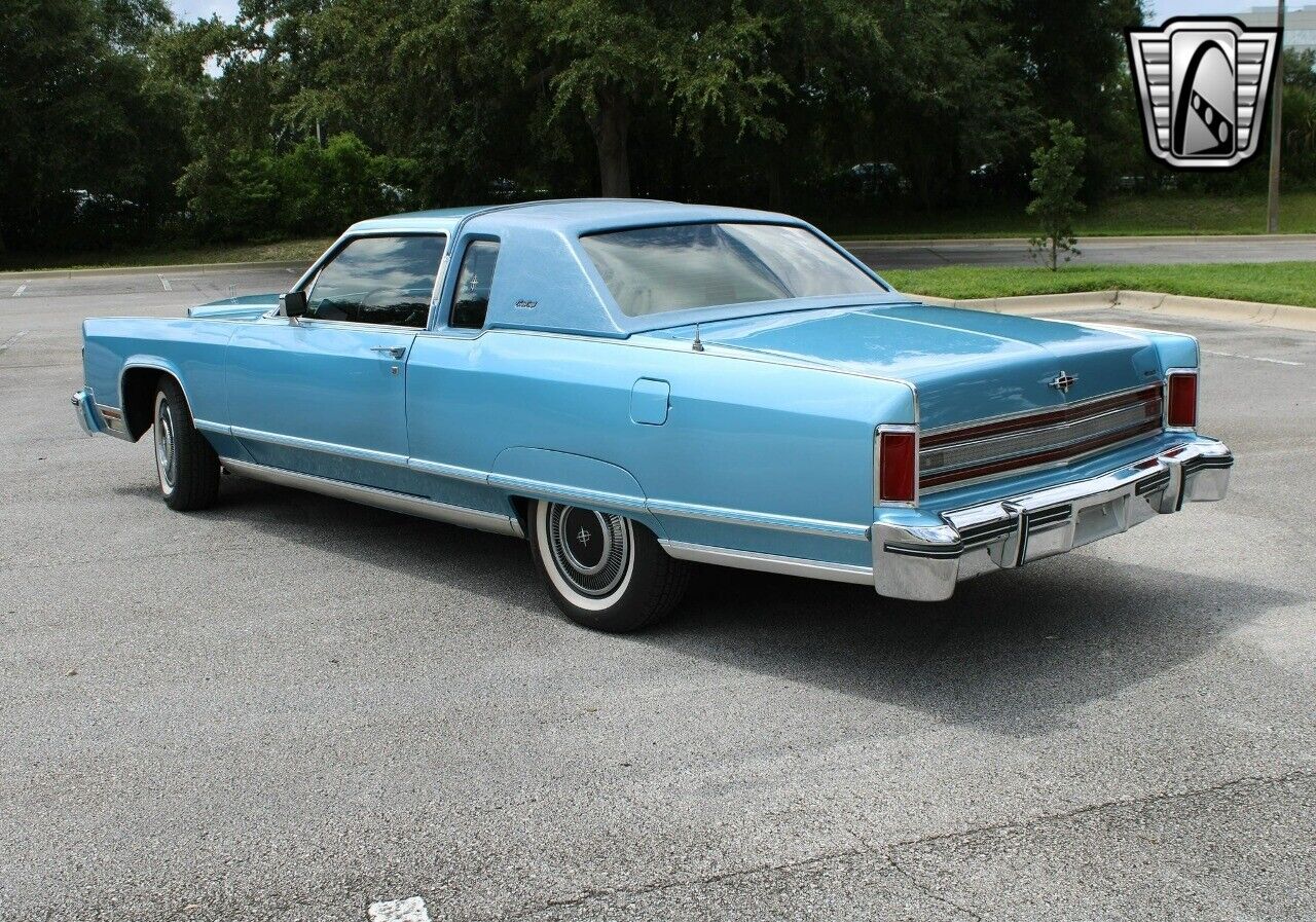 Lincoln-Town-Car-Coupe-1977-5