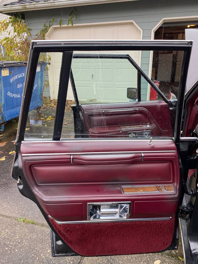 Lincoln-Town-car-1989-5