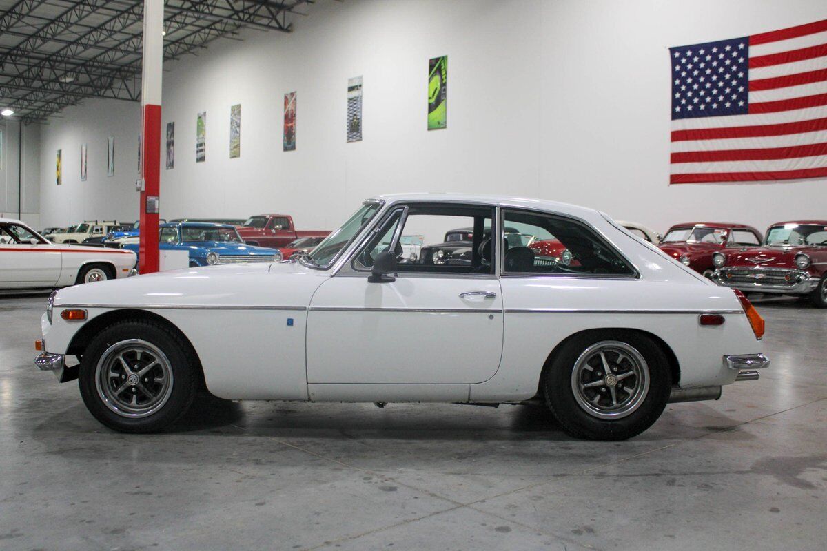 MG-MGB-GT-1974-1