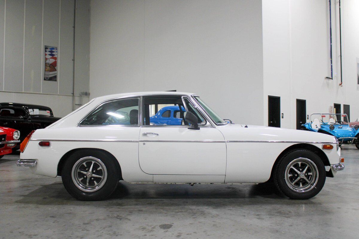 MG-MGB-GT-1974-5