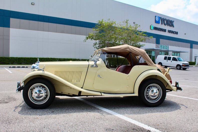 MG-T-Series-Cabriolet-1951-7