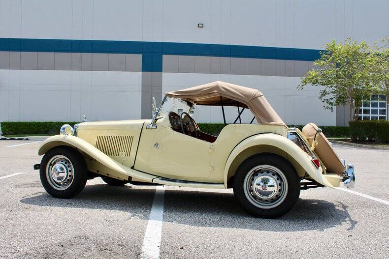 MG-T-Series-Cabriolet-1951-8