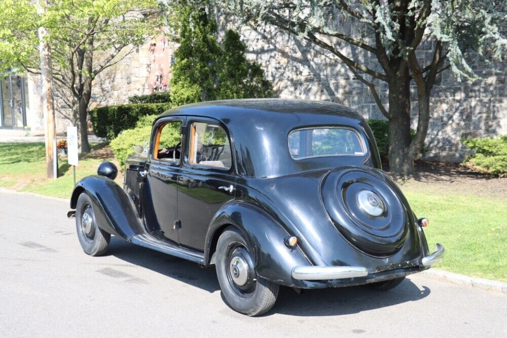 Mercedes-Benz-170V-Saloon-1950-5