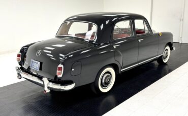 Mercedes-Benz-180D-Berline-1957-4