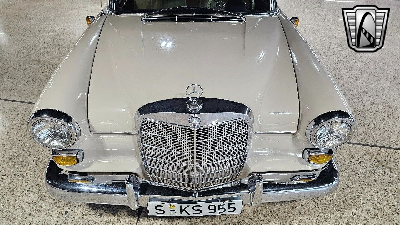 Mercedes-Benz-190-Berline-1965-7