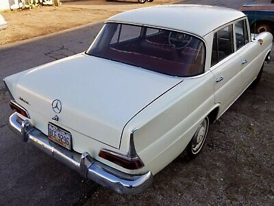 Mercedes-Benz-190-Series-Berline-1963-6