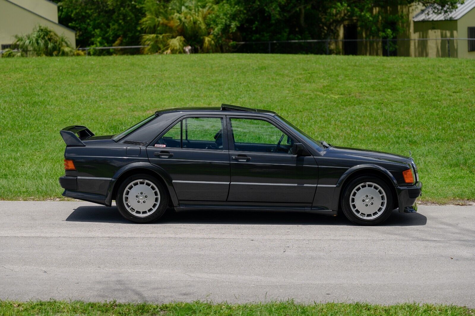 Mercedes-Benz-190-Series-Berline-1989-14