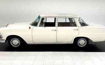 Mercedes-Benz-190Dc-Berline-1965-1