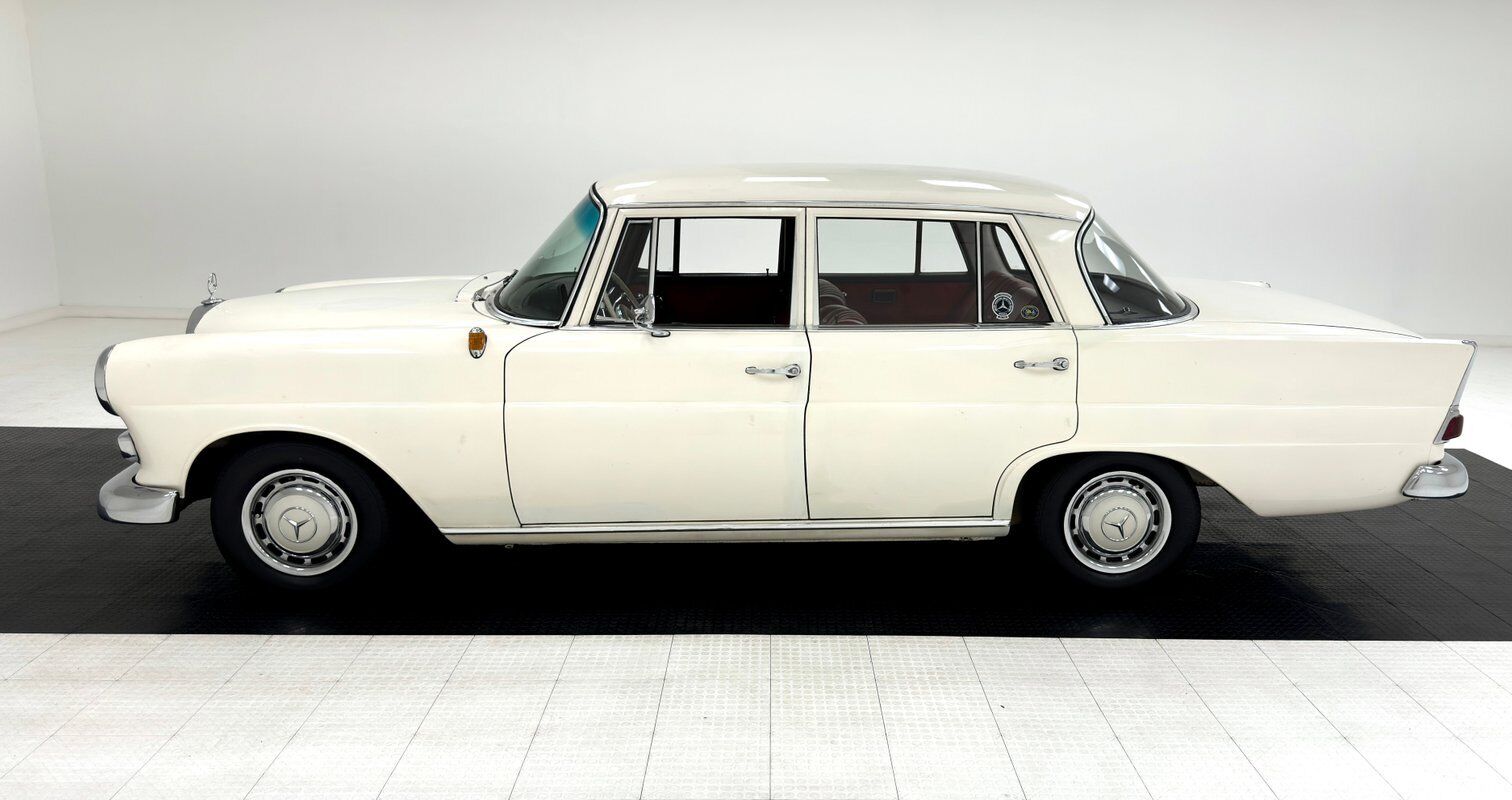 Mercedes-Benz-190Dc-Berline-1965-1