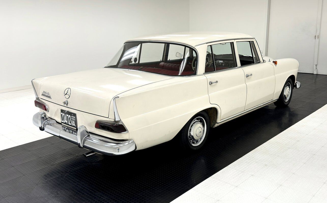 Mercedes-Benz-190Dc-Berline-1965-4