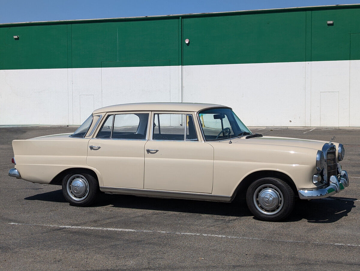 Mercedes-Benz 200 1966