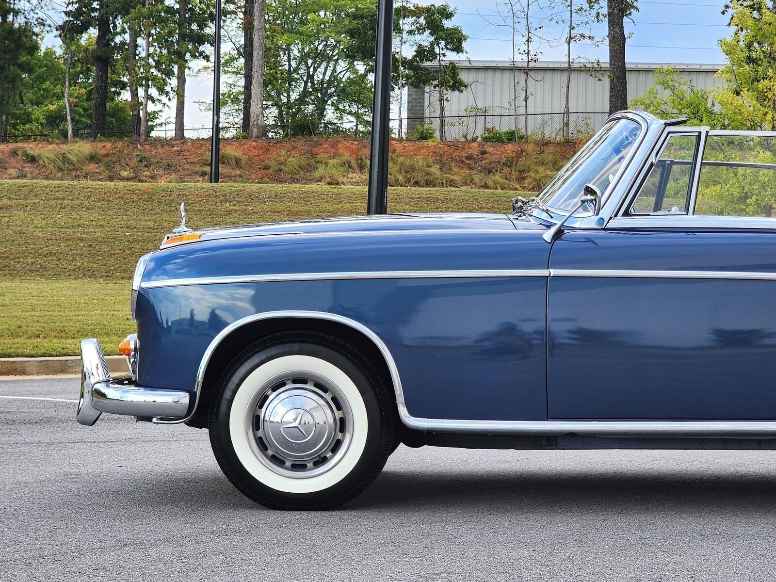 Mercedes-Benz-200-Series-1959-10