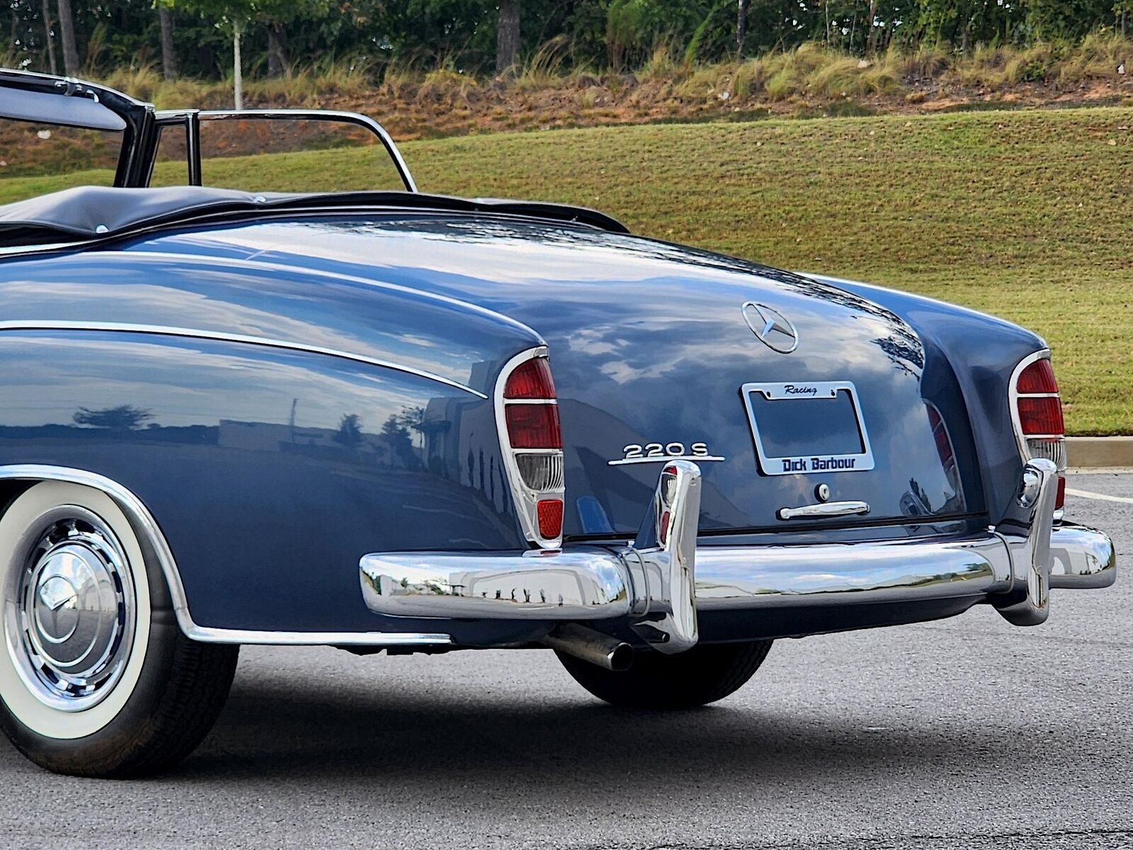 Mercedes-Benz-200-Series-1959-13