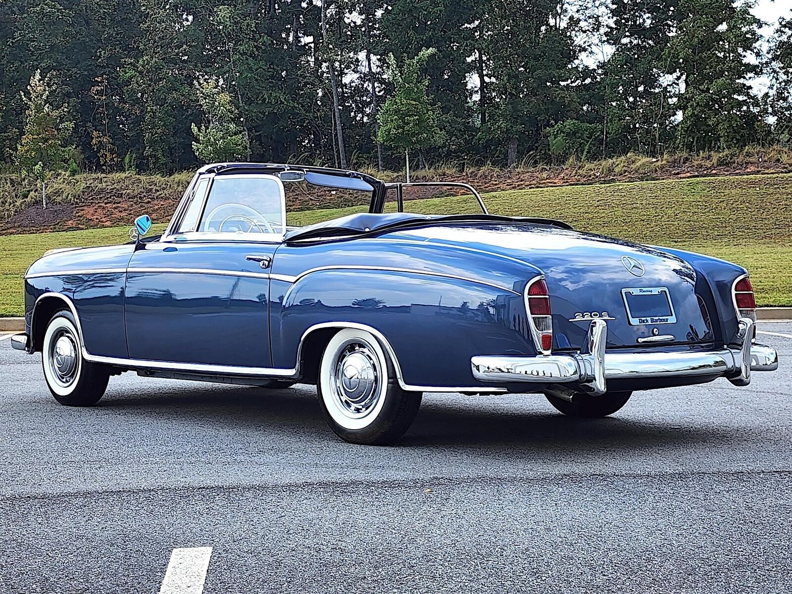 Mercedes-Benz-200-Series-1959-14