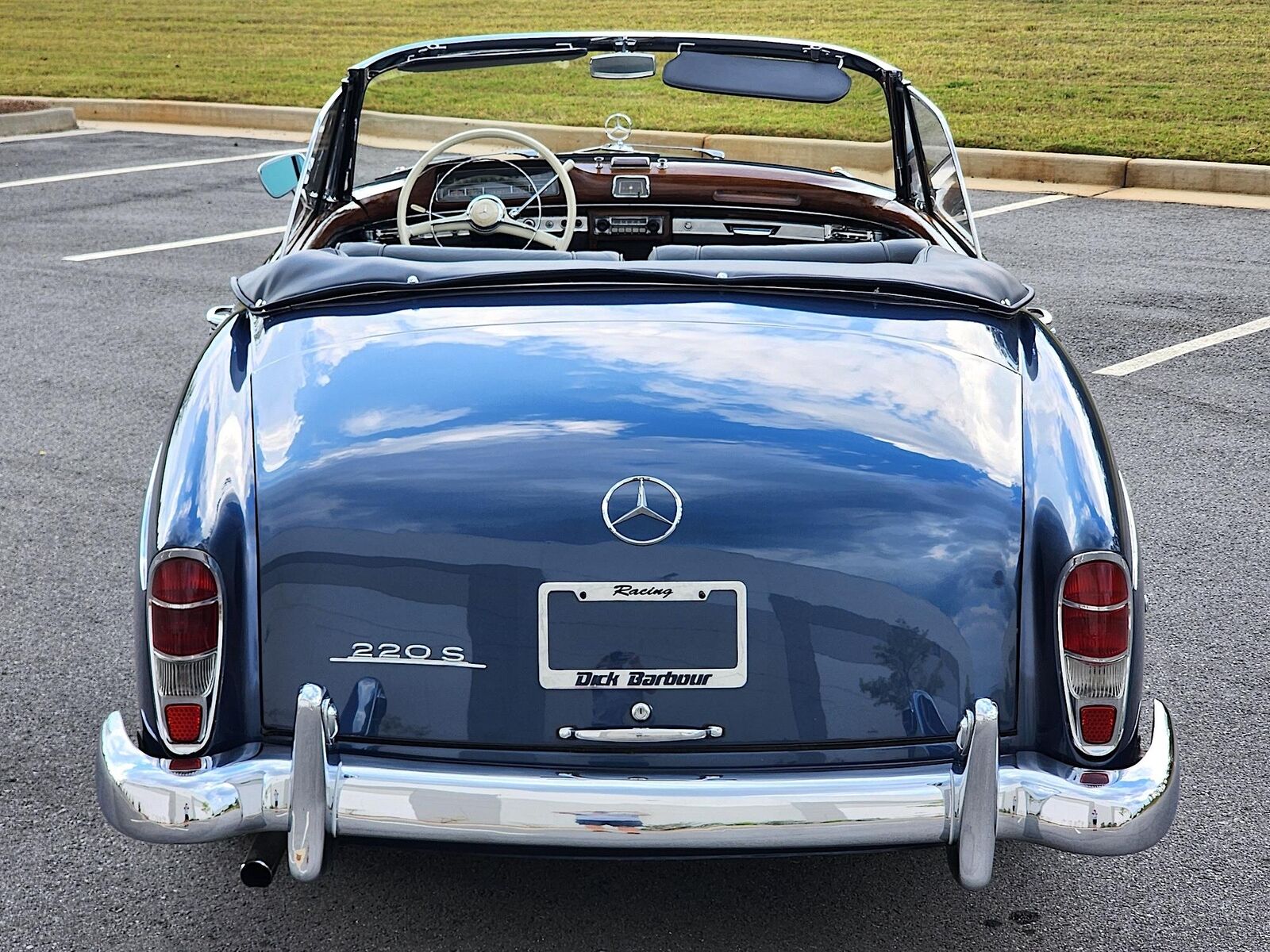 Mercedes-Benz-200-Series-1959-15