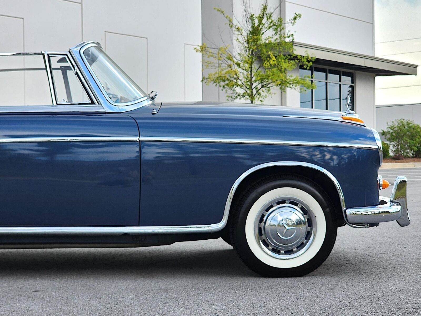 Mercedes-Benz-200-Series-1959-21