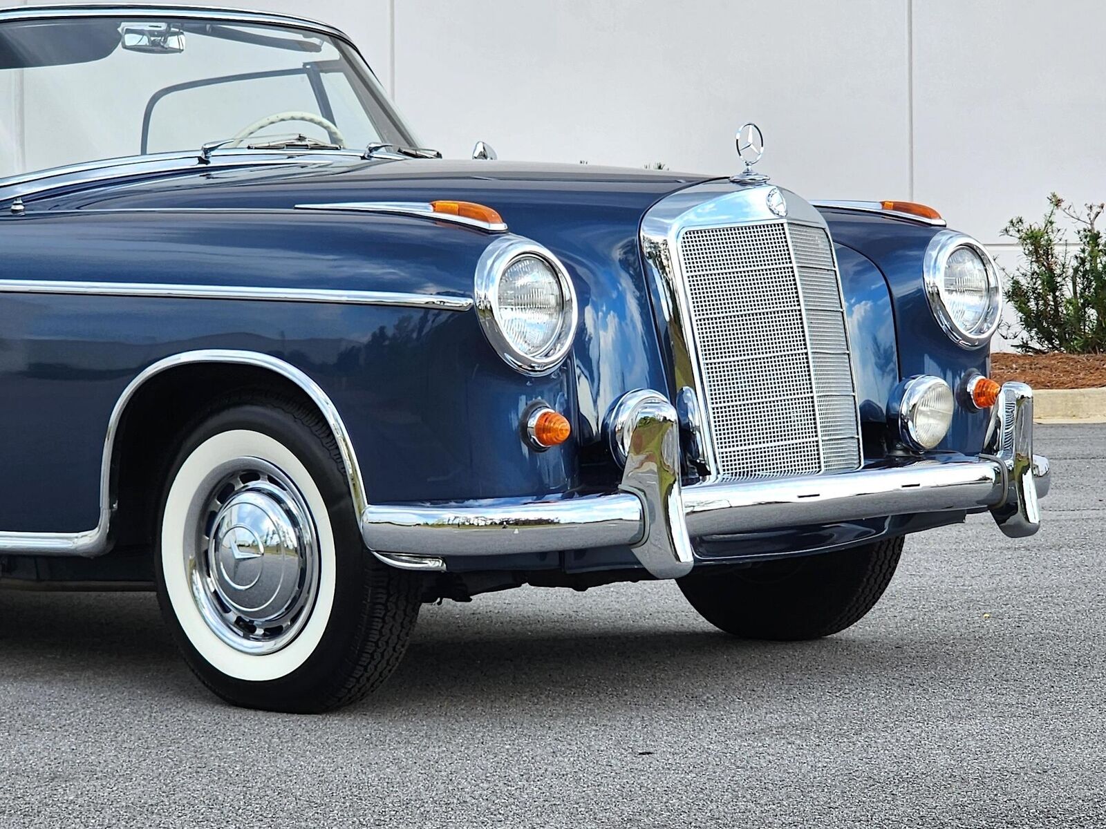 Mercedes-Benz-200-Series-1959-23