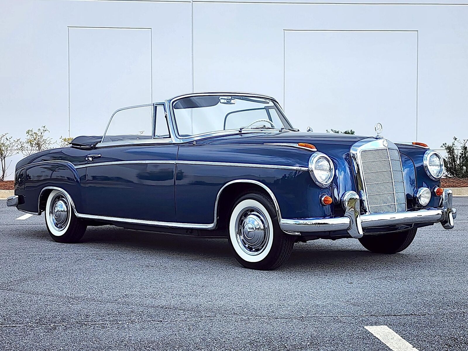 Mercedes-Benz-200-Series-1959-24